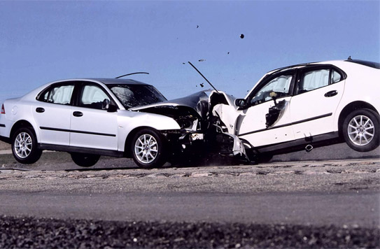 Thấy tai nạn ô tô có ứng nghiệm trong thực tế không?